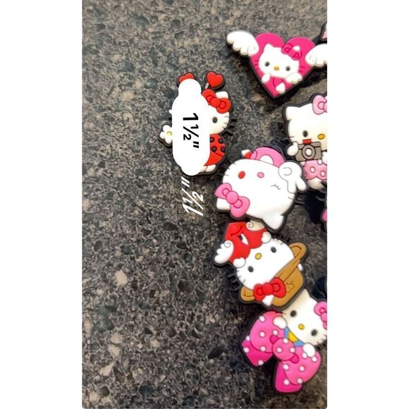 6 Hello Kitty random shoe charms - Picture 8 of 10